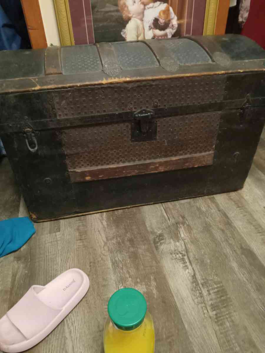 1800s steamboat chest