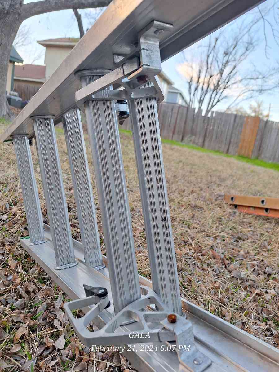 Warner aluminum 24 ft ladder - Austin, Texas - FleaMarketBay