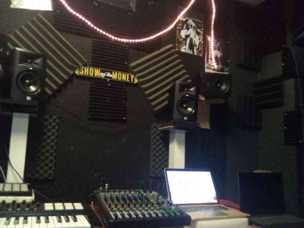 Complete Studio Setup - Bossier City, Louisiana - FleaMarketBay