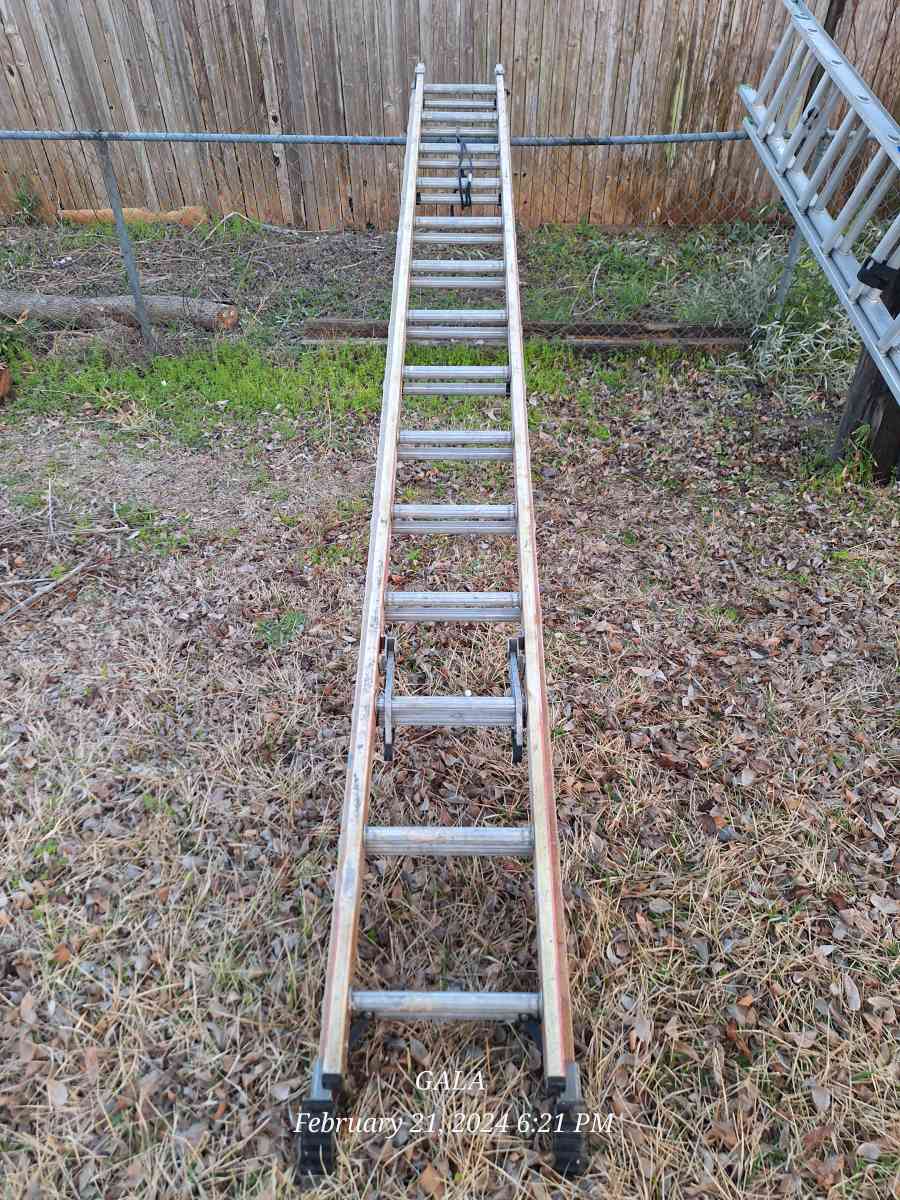 Werners multipurpose 28 ft Fiberglass Extension Ladder - Austin, Texas - FleaMarketBay
