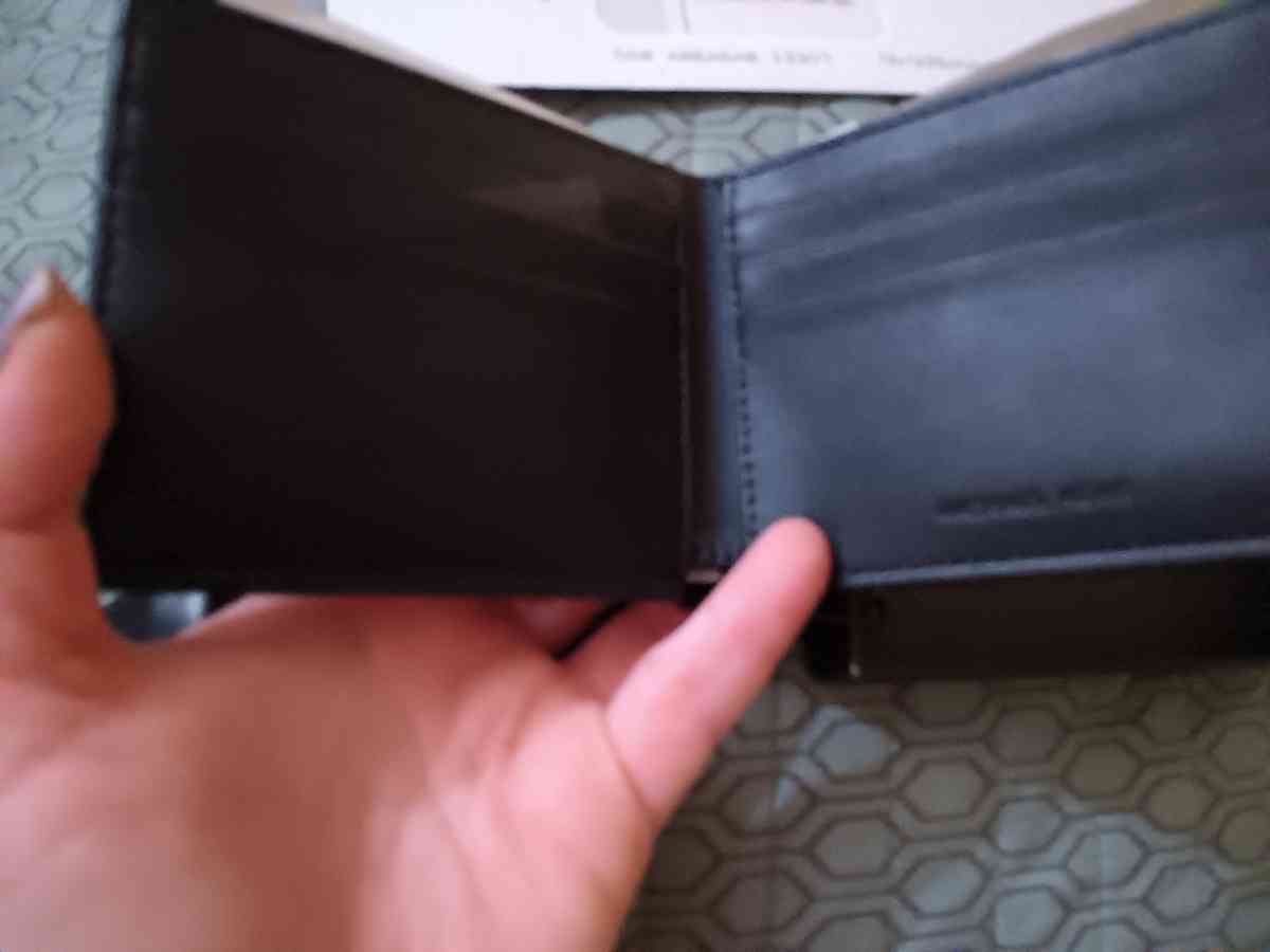 Michael Kors wallet - Schenectady, New York - FleaMarketBay