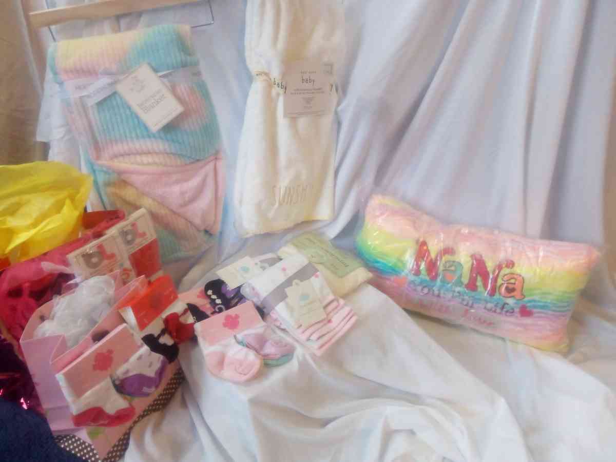 Baby girl bundle stuff - Ephrata, Pennsylvania