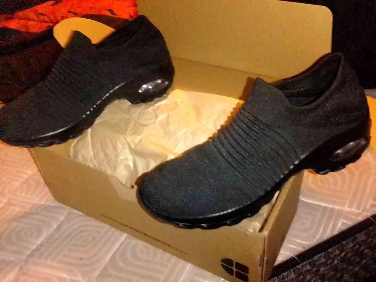 brand New womans  black slip on shoes size 9 - Irving, Texas - FleaMarketBay