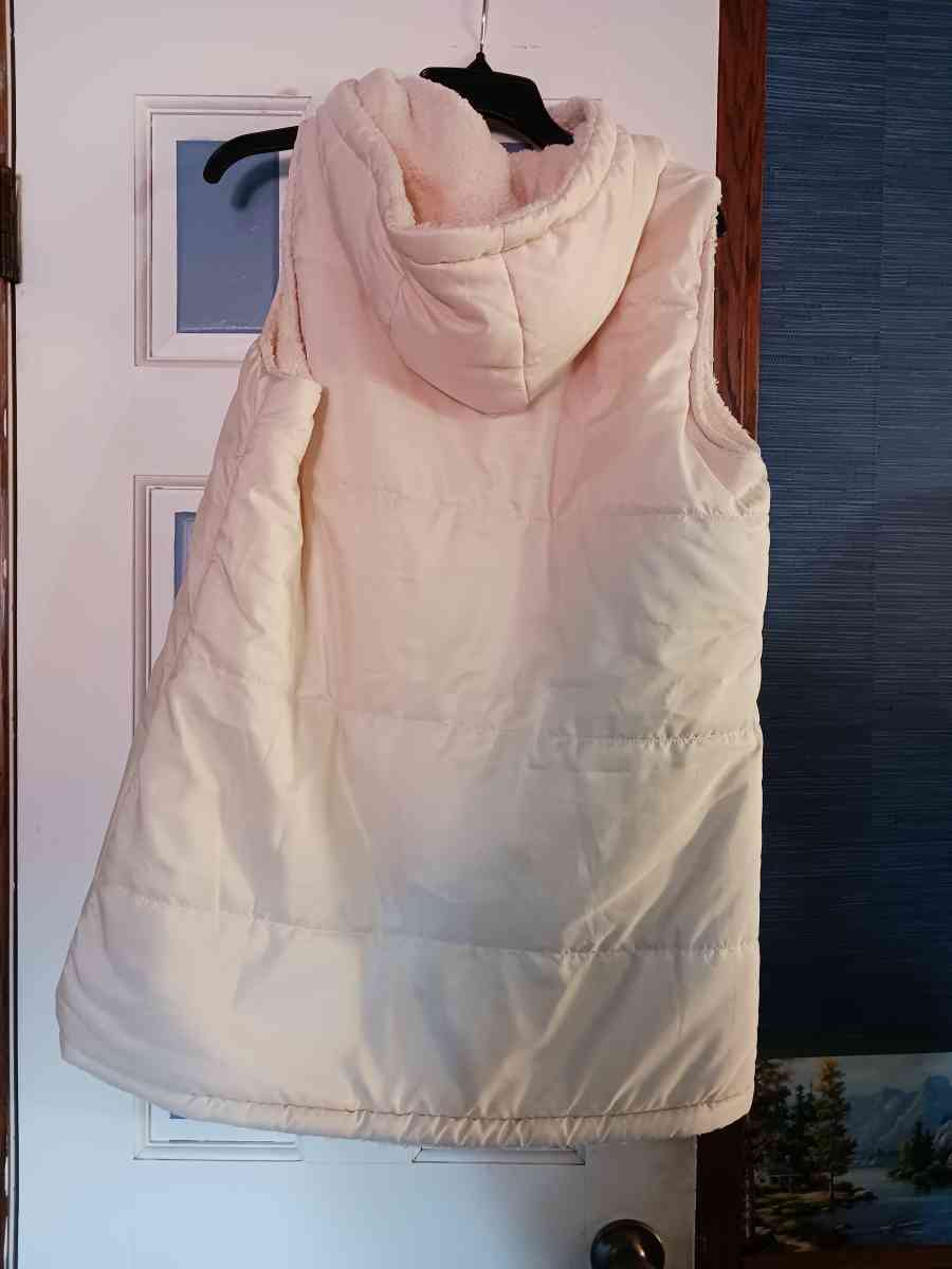 Cream Long Vest - Middleburg, Pennsylvania - FleaMarketBay