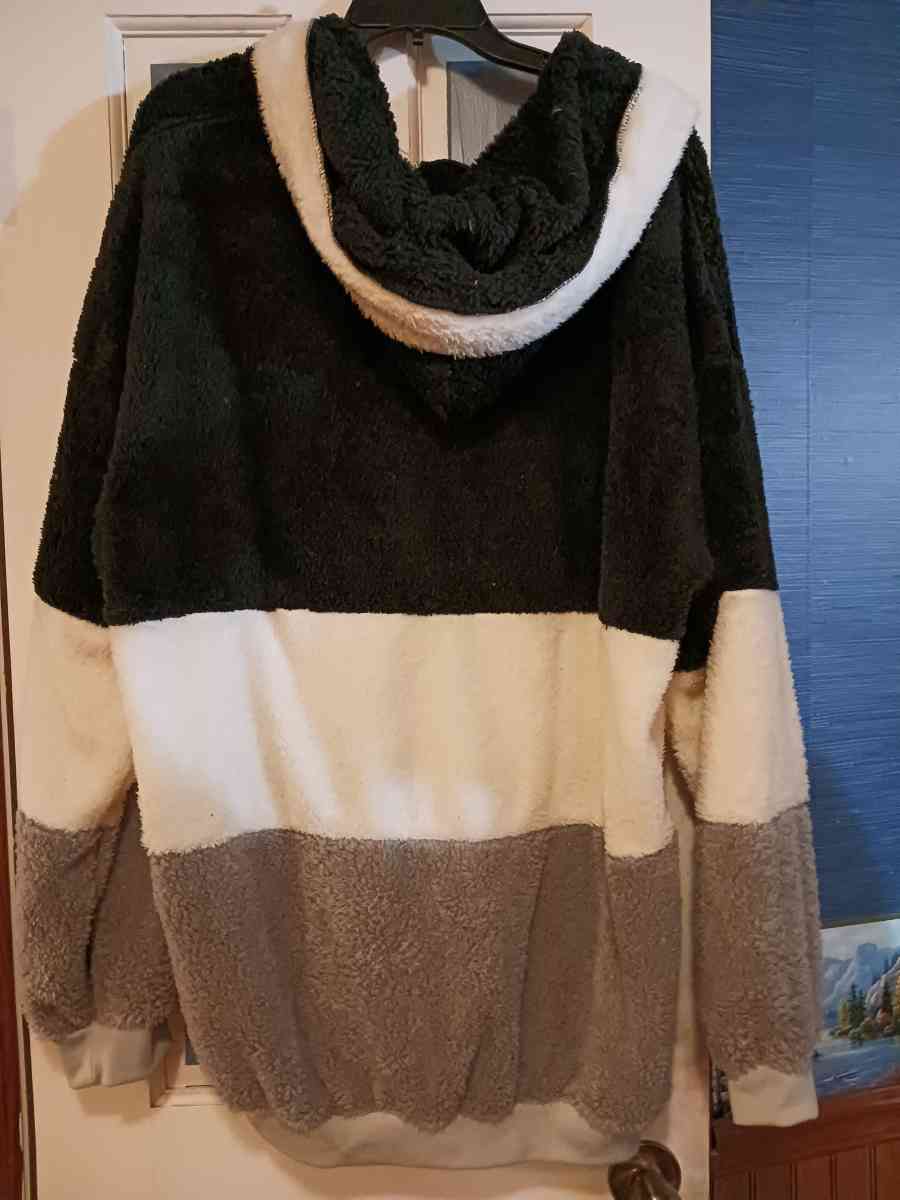 Fuzzy Lightweight Jacket - Middleburg, Pennsylvania - FleaMarketBay