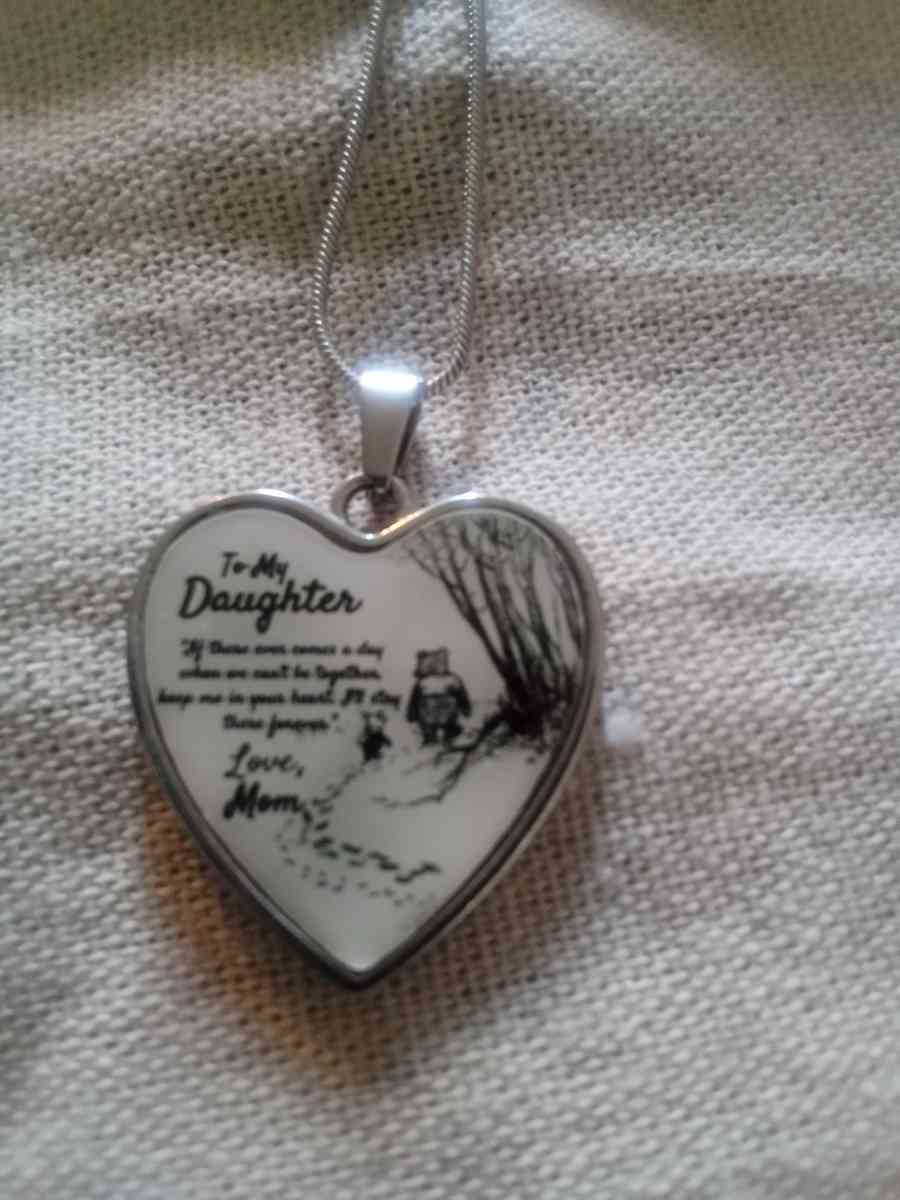 Female necklace - Ontario, New York - FleaMarketBay