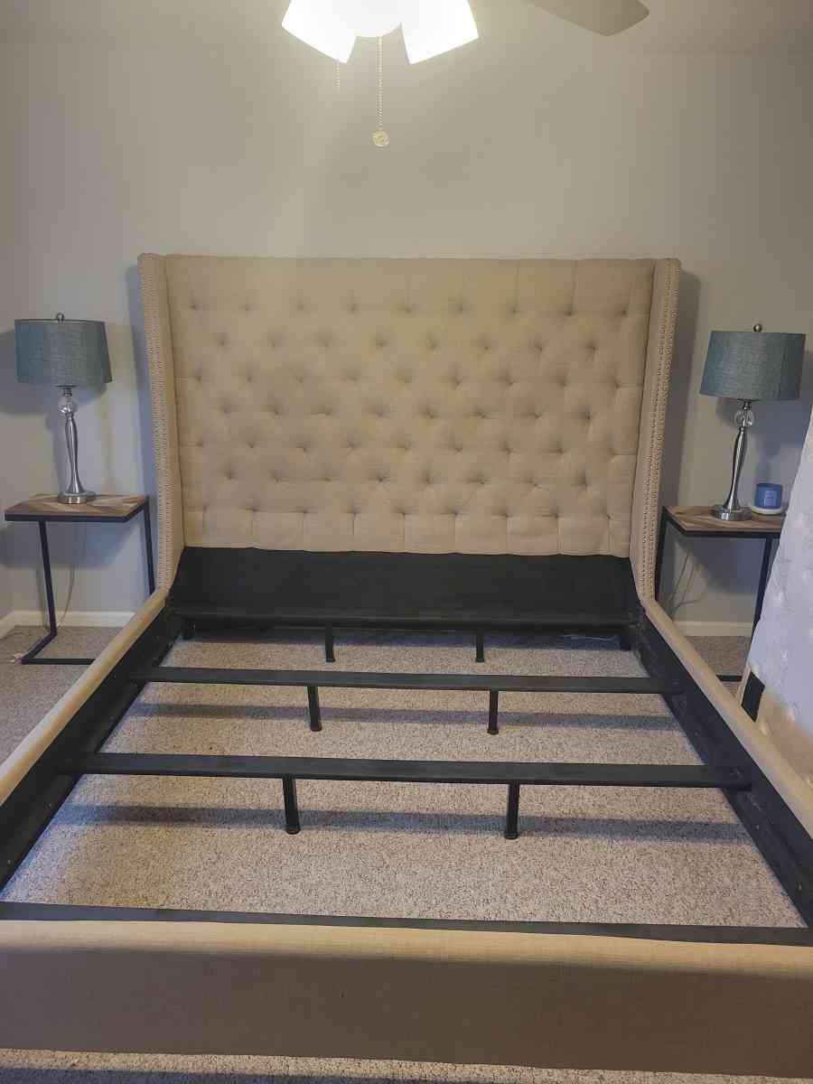 King Bed - Virginia Beach, Virginia - FleaMarketBay