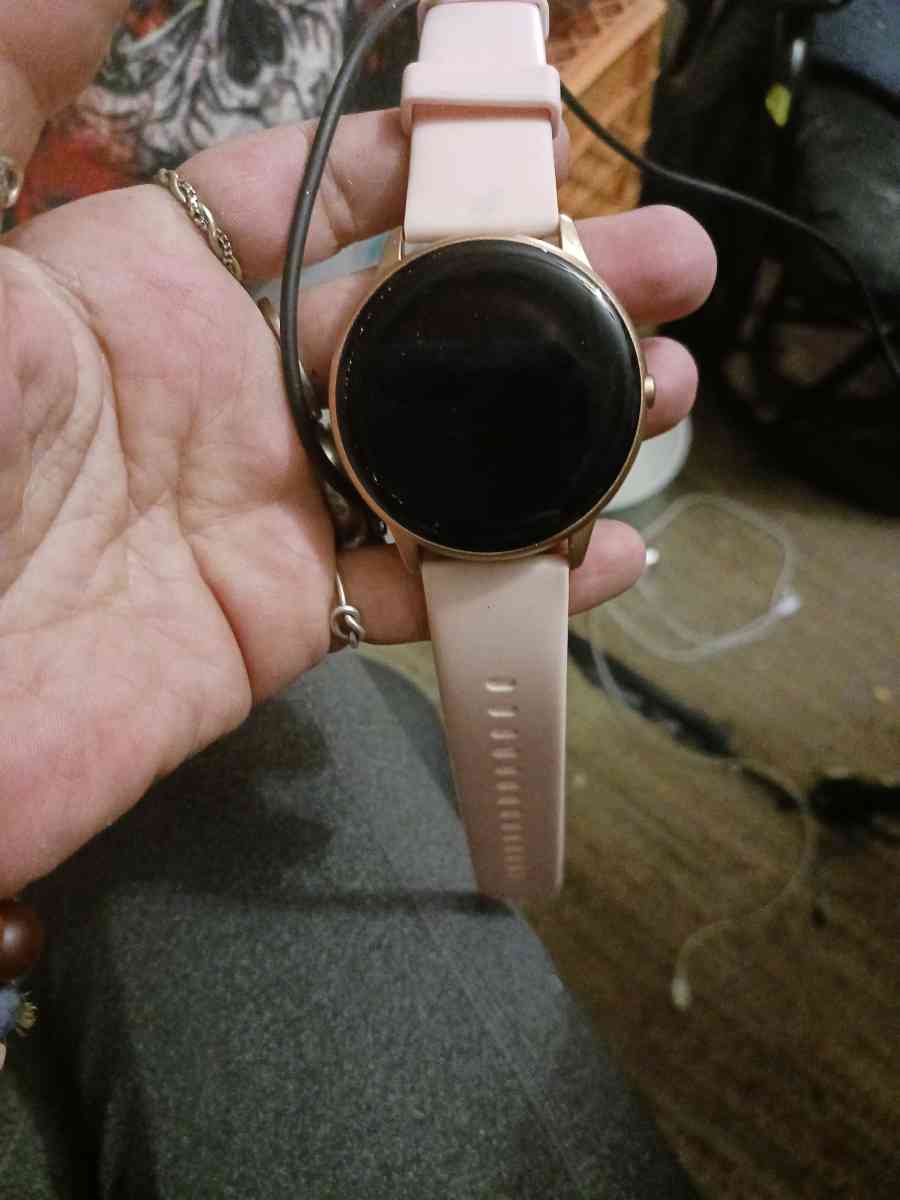 2 android smart watches - Glenallen, Missouri - FleaMarketBay