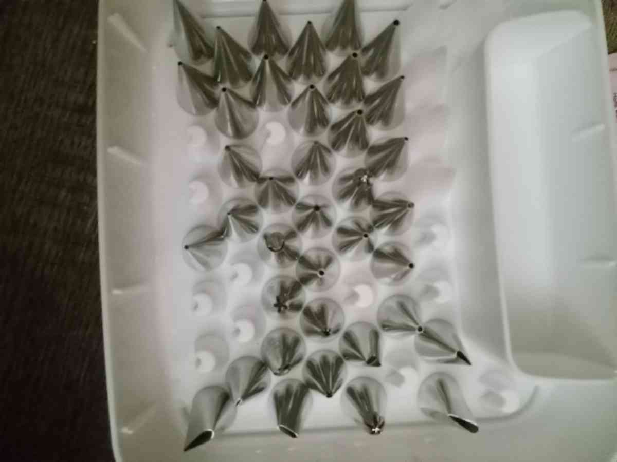 cake decorating  items - Omaha, Nebraska - FleaMarketBay