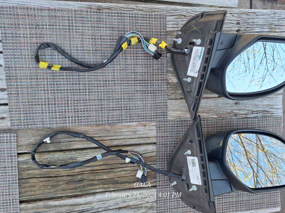 20092014 Chevy Silverado 1500 Chevy Silverado Mirror Power H - Austin, Texas - FleaMarketBay