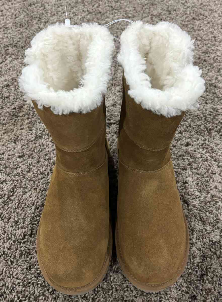BRAND NEW WOMENS UGG BOOTS - Cedar Falls, Iowa