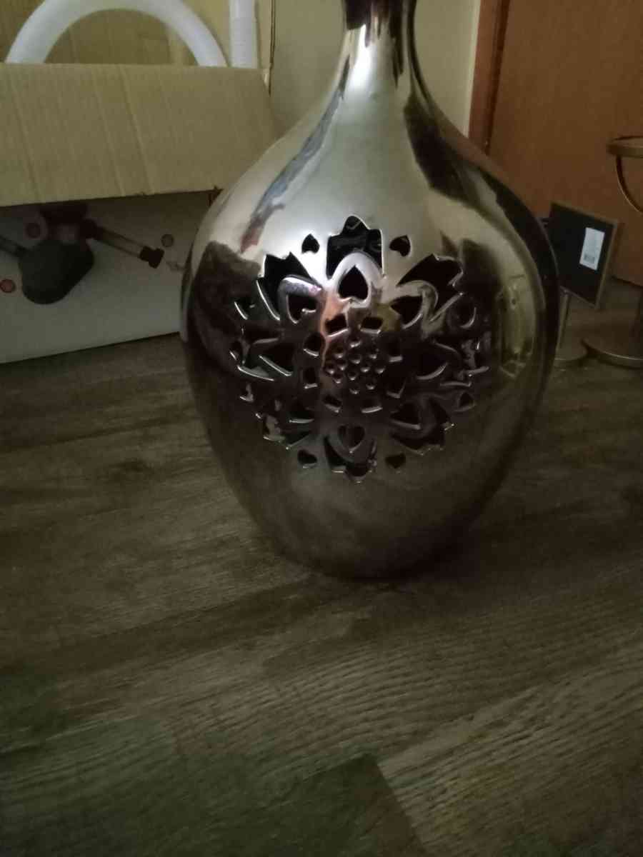 pictures dresser vase tables - Omaha, Nebraska - FleaMarketBay