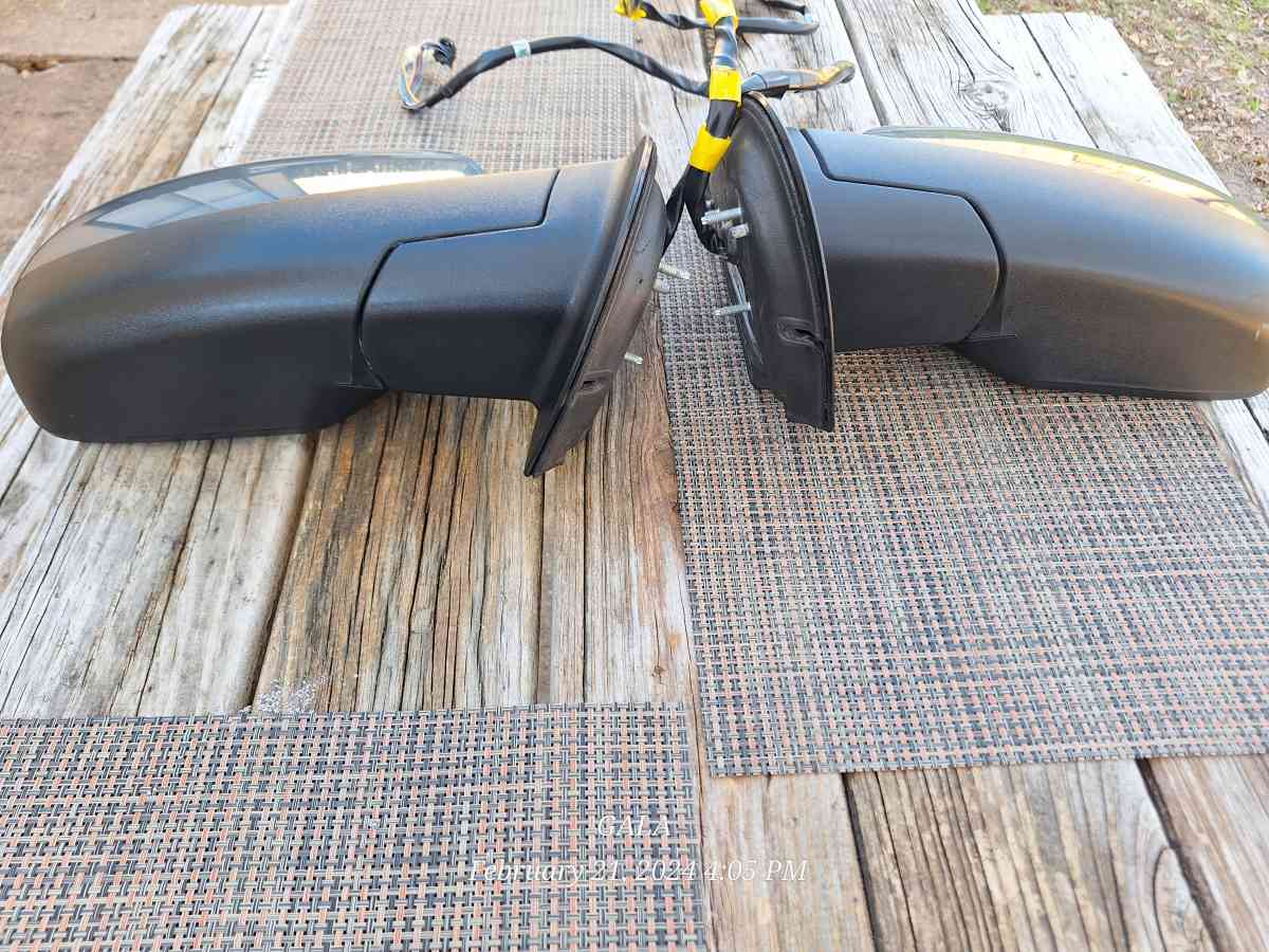 20092014 Chevy Silverado 1500 Chevy Silverado Mirror Power H - Austin, Texas - FleaMarketBay