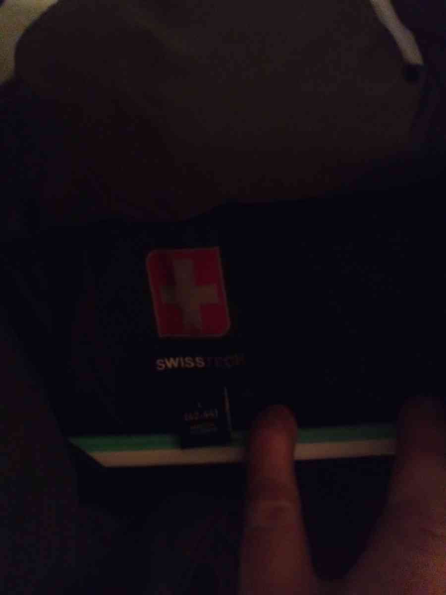 Kswiss coat with hood waterproof like new very worm and dry - Wilkesboro, North Carolina - FleaMarketBay