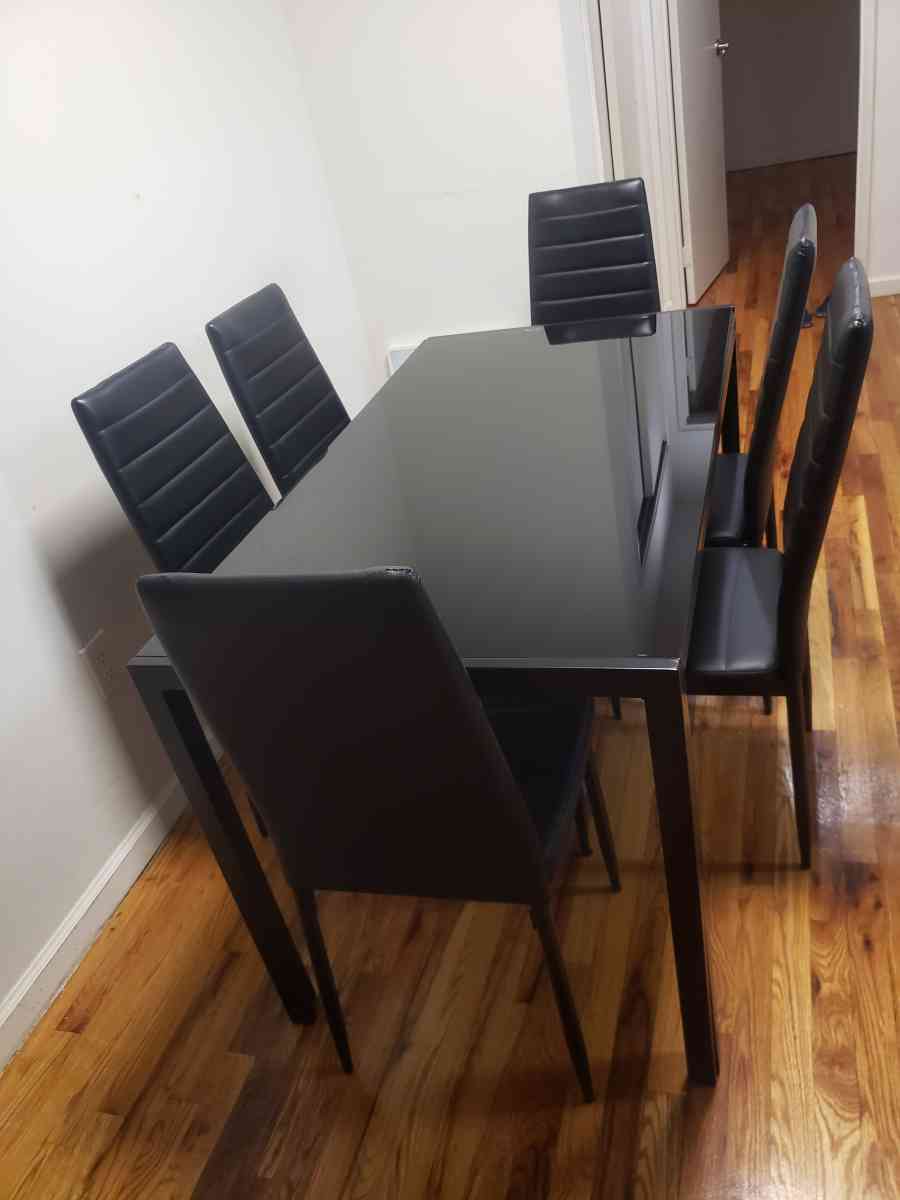 7 piece dining table - Edison, New Jersey