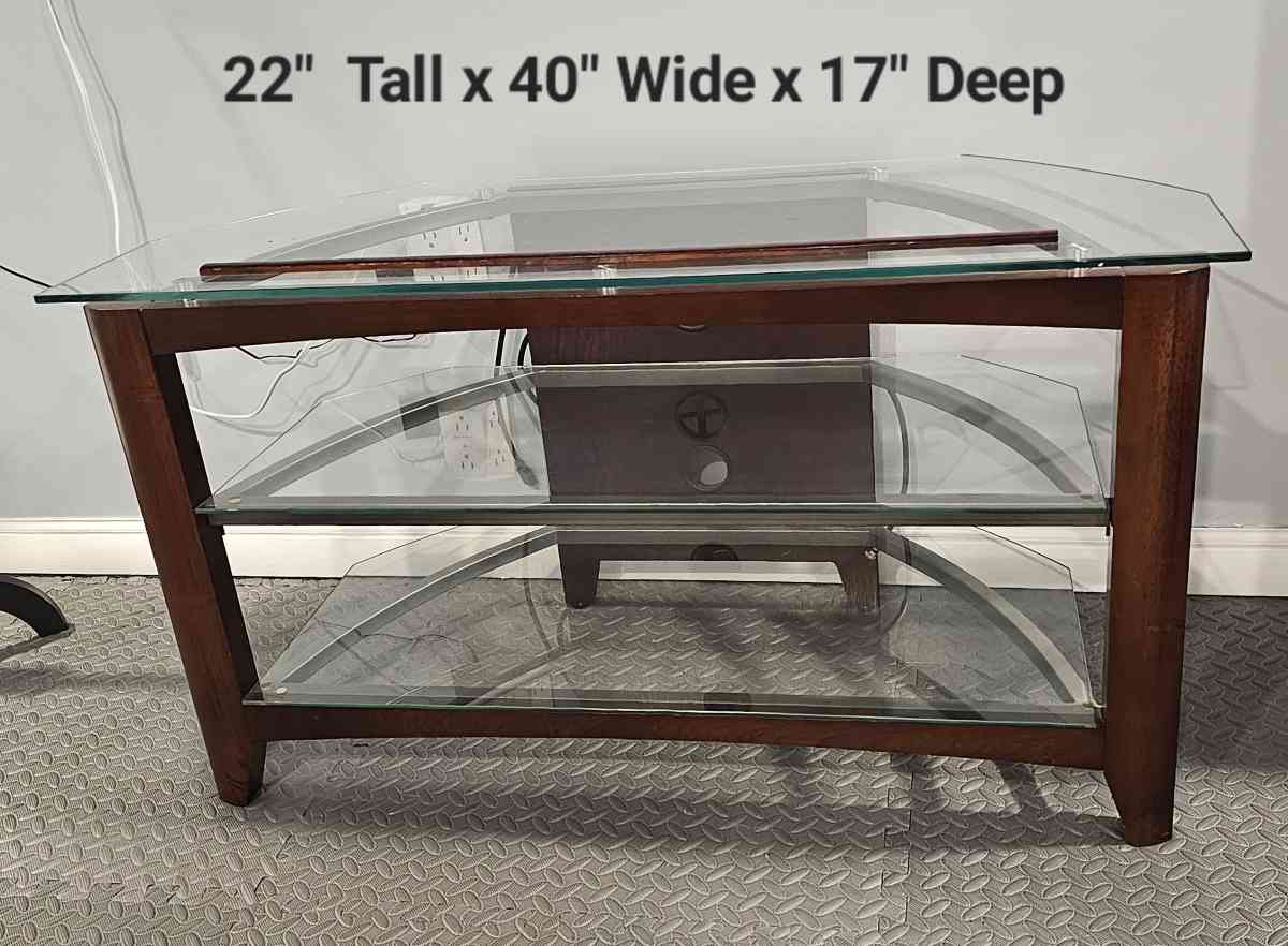 TV STAND LIKE NEW - Gilbertsville, Pennsylvania