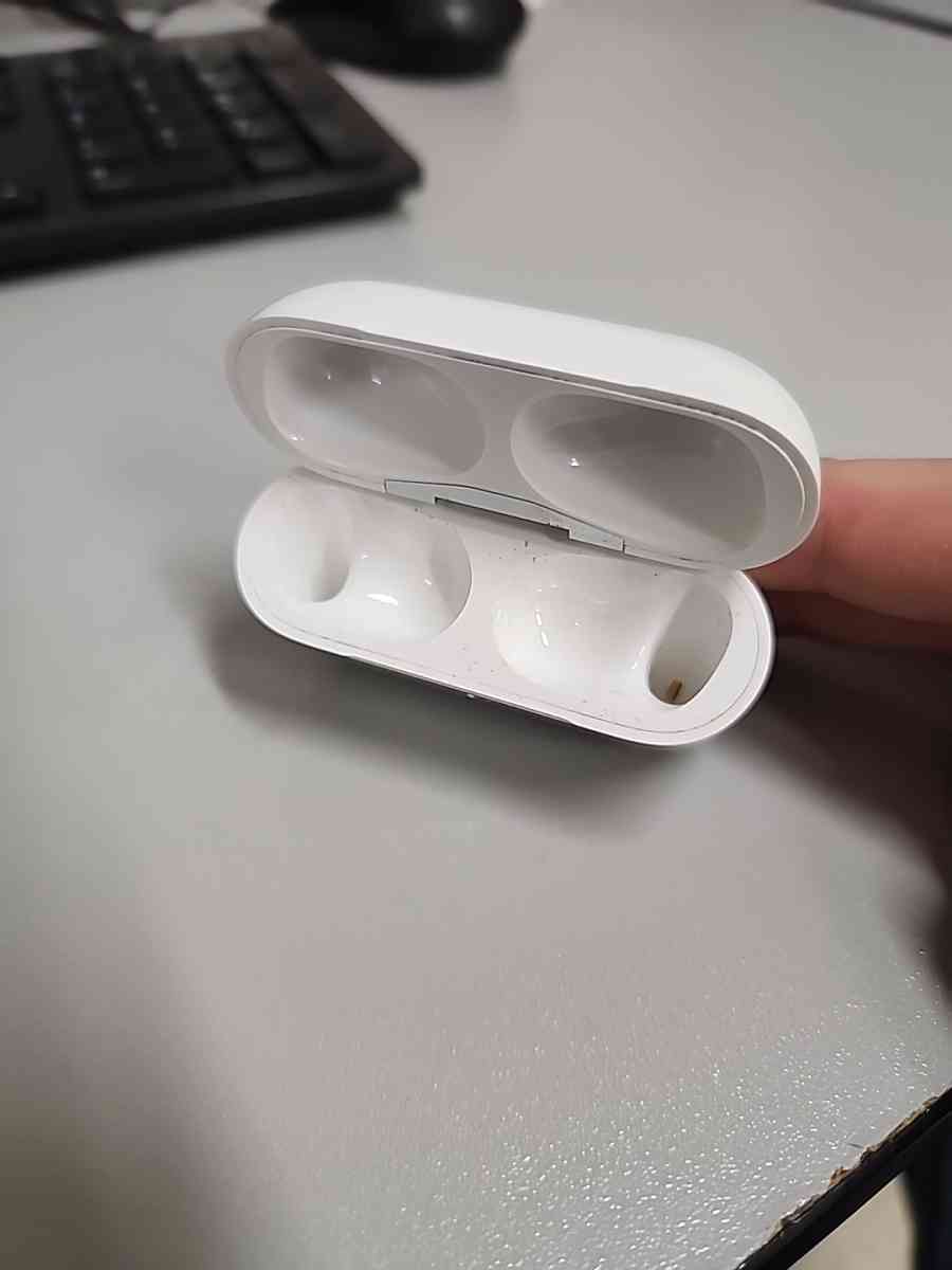 Airpod Pros Gen 1 Charging Case - Joliet, Illinois