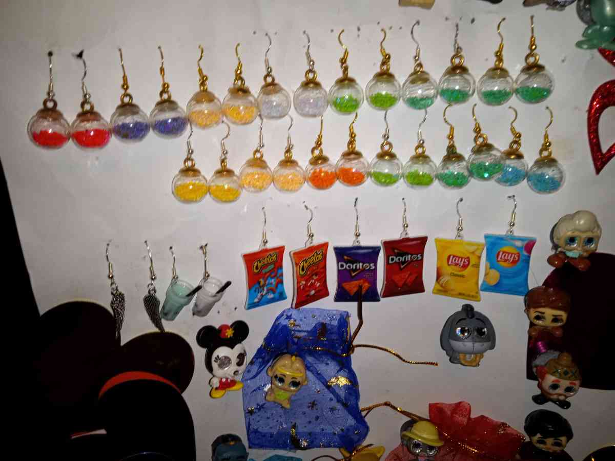 Costume Jewelry and other homemade art - Newberg, Oregon - FleaMarketBay