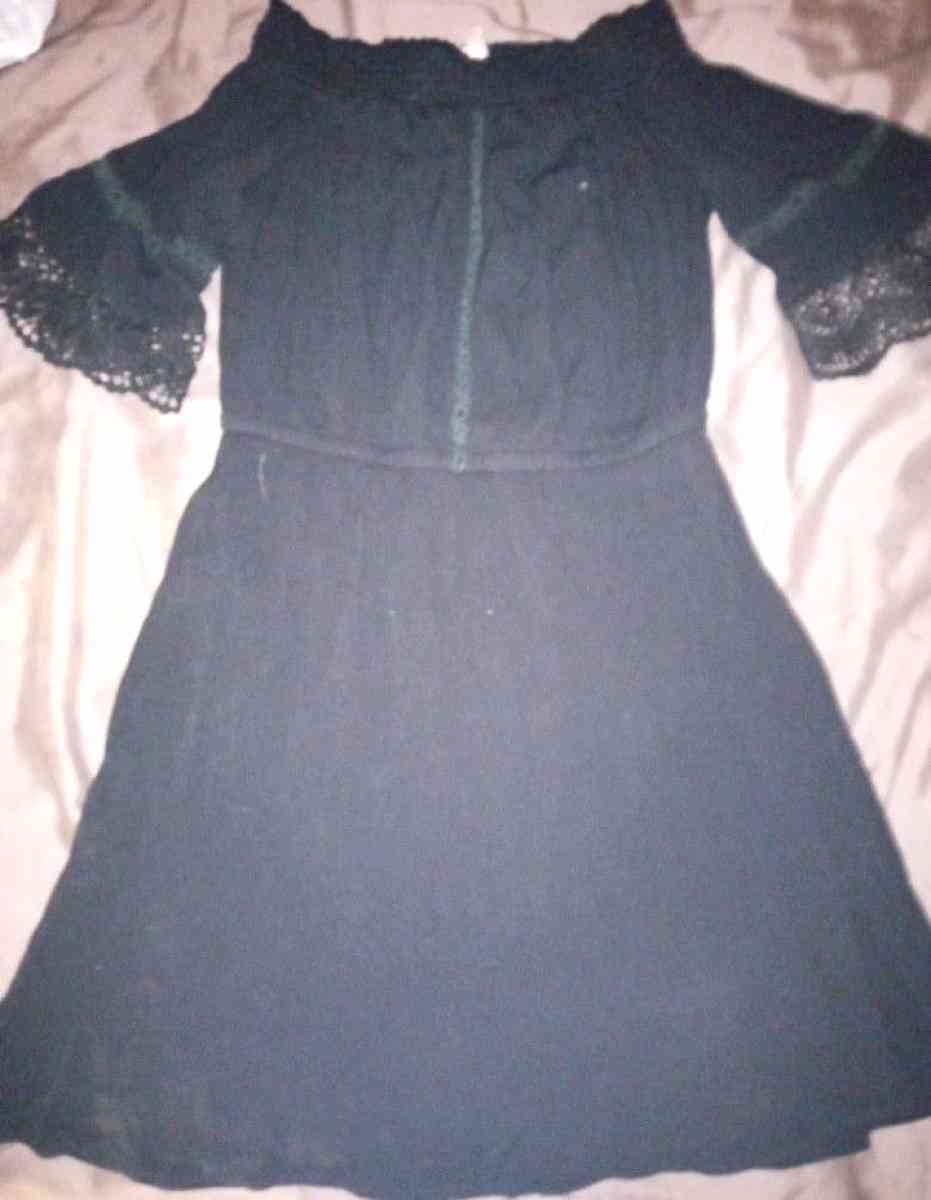 XHILARATION SIZE SMALL - Cleveland, Tennessee - FleaMarketBay