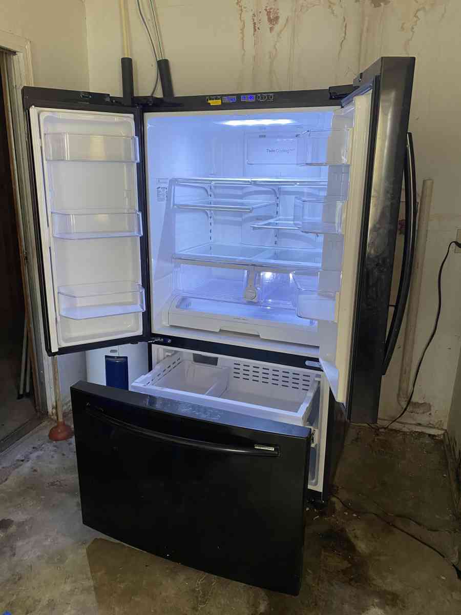 Samsung Refrigerator - Kingsport, Tennessee - FleaMarketBay