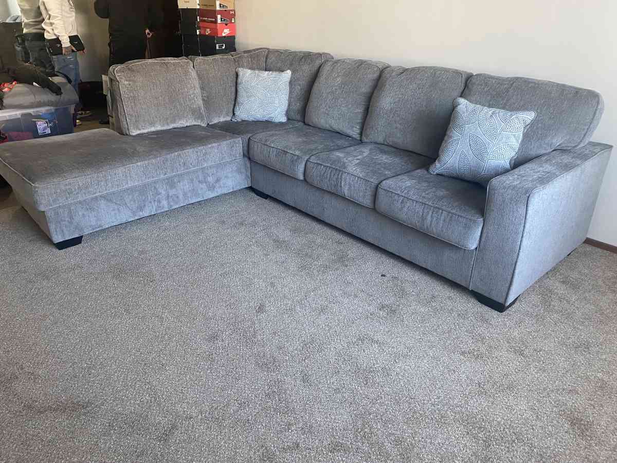 L sofa - Milwaukee, Wisconsin - FleaMarketBay