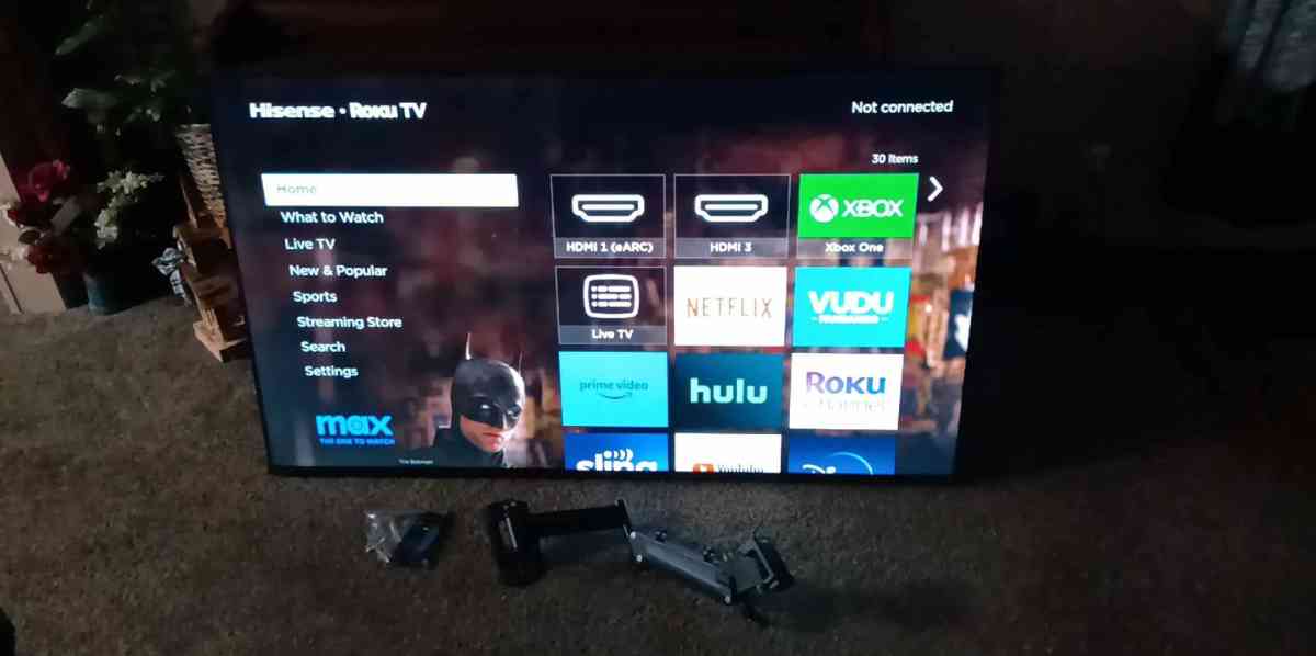65 inch Hisense smart roku tv - Bee Spring, Kentucky