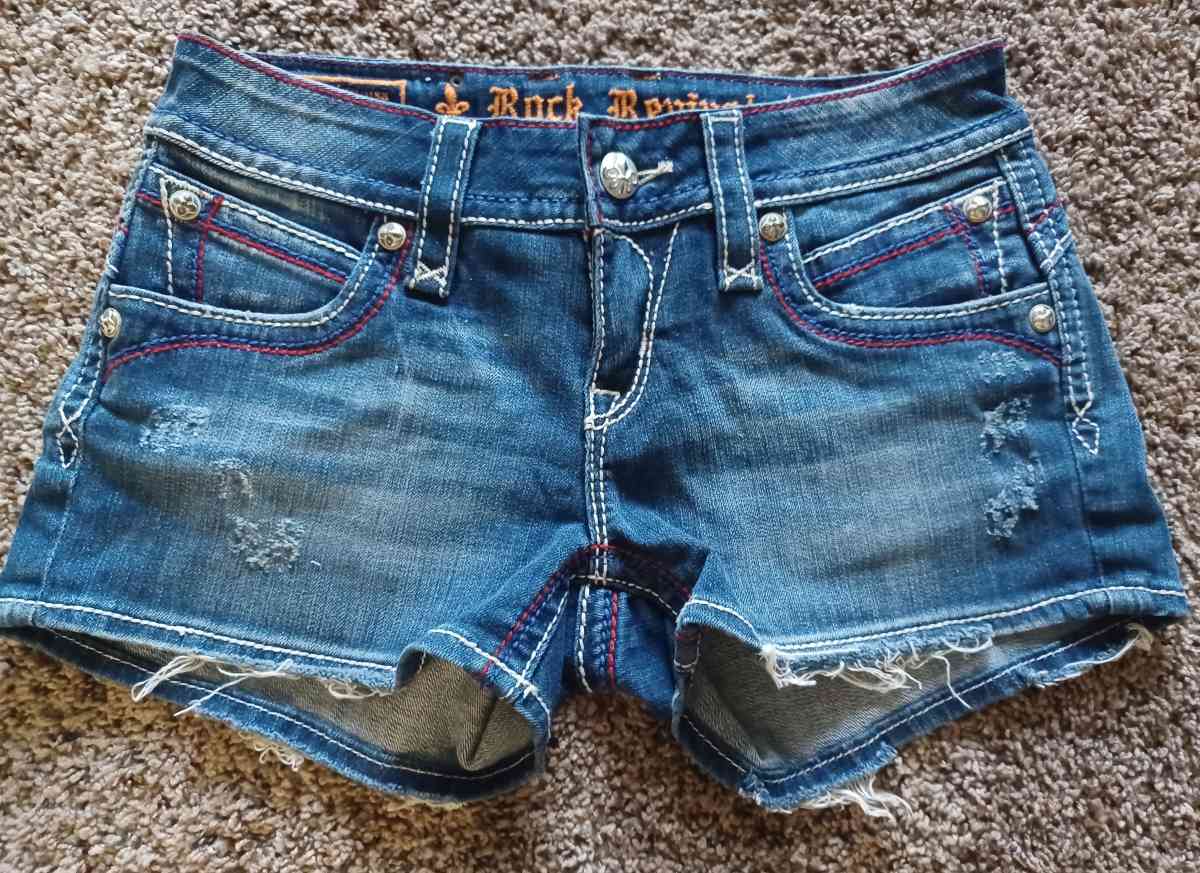 SUPER CUTE ROCK REVIVAL SHORTS SZ 28 - Cedar Falls, Iowa