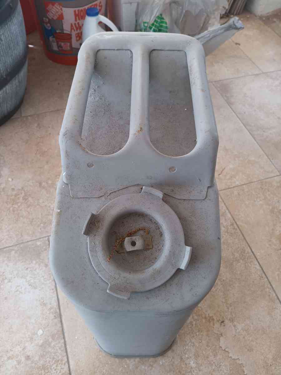blitz g 5 gal metal gas can - Hudson, Florida - FleaMarketBay