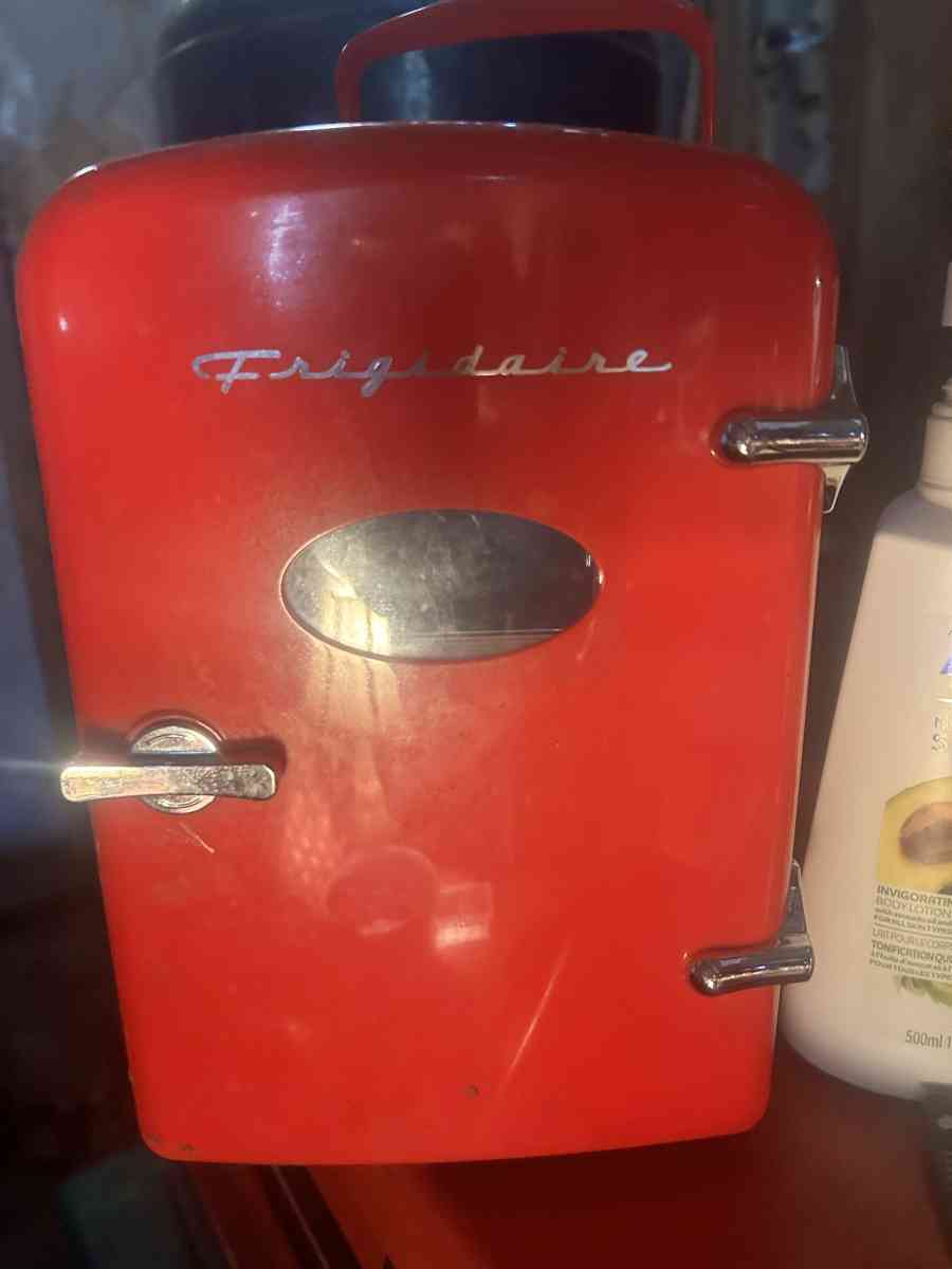 Mini refrigerator - Piedmont, Alabama - FleaMarketBay