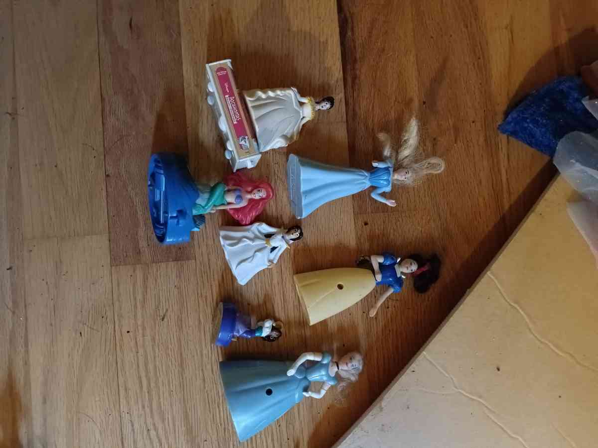 barbie dolls and princess dolls - Montesano, Washington - FleaMarketBay