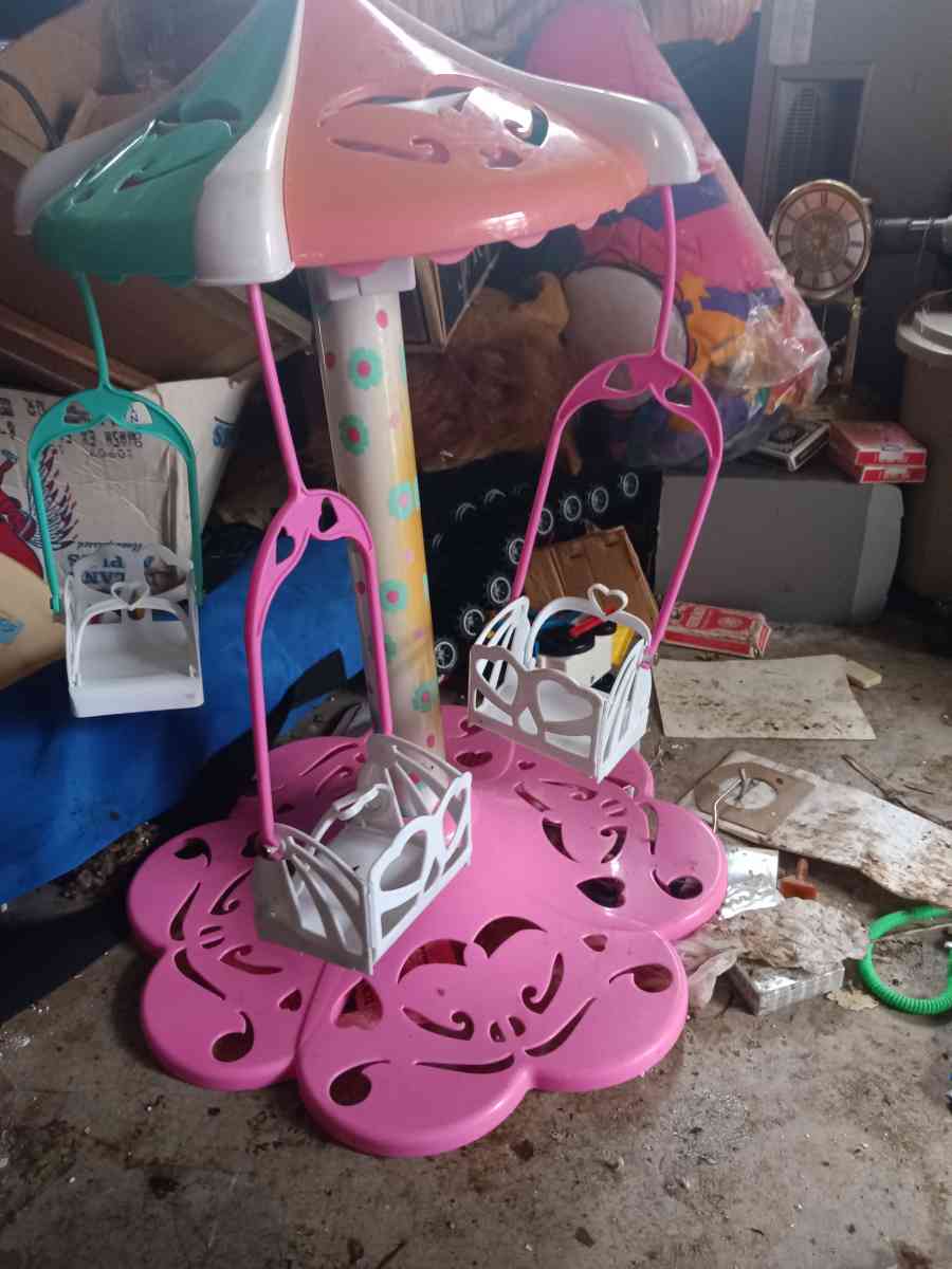 barbie cars and accessories - Montesano, Washington - FleaMarketBay