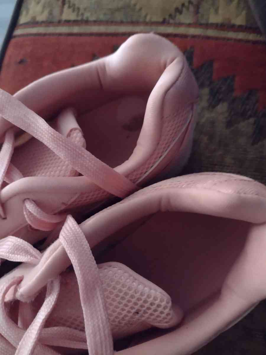 Reebok Shoes size 5 - San Antonio, Texas