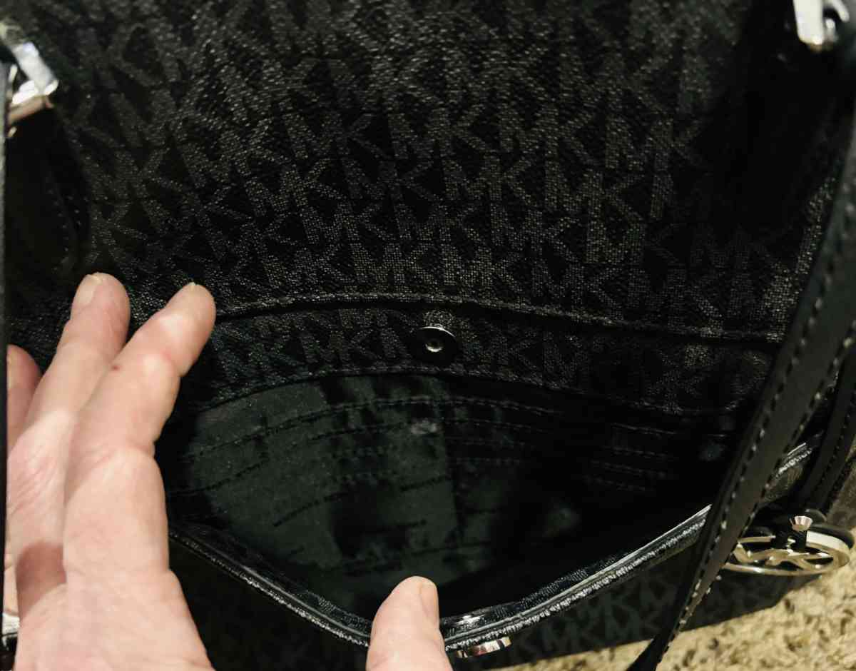 BRAND NEW MICHAEL KORS HANDBAG - Cedar Falls, Iowa - FleaMarketBay