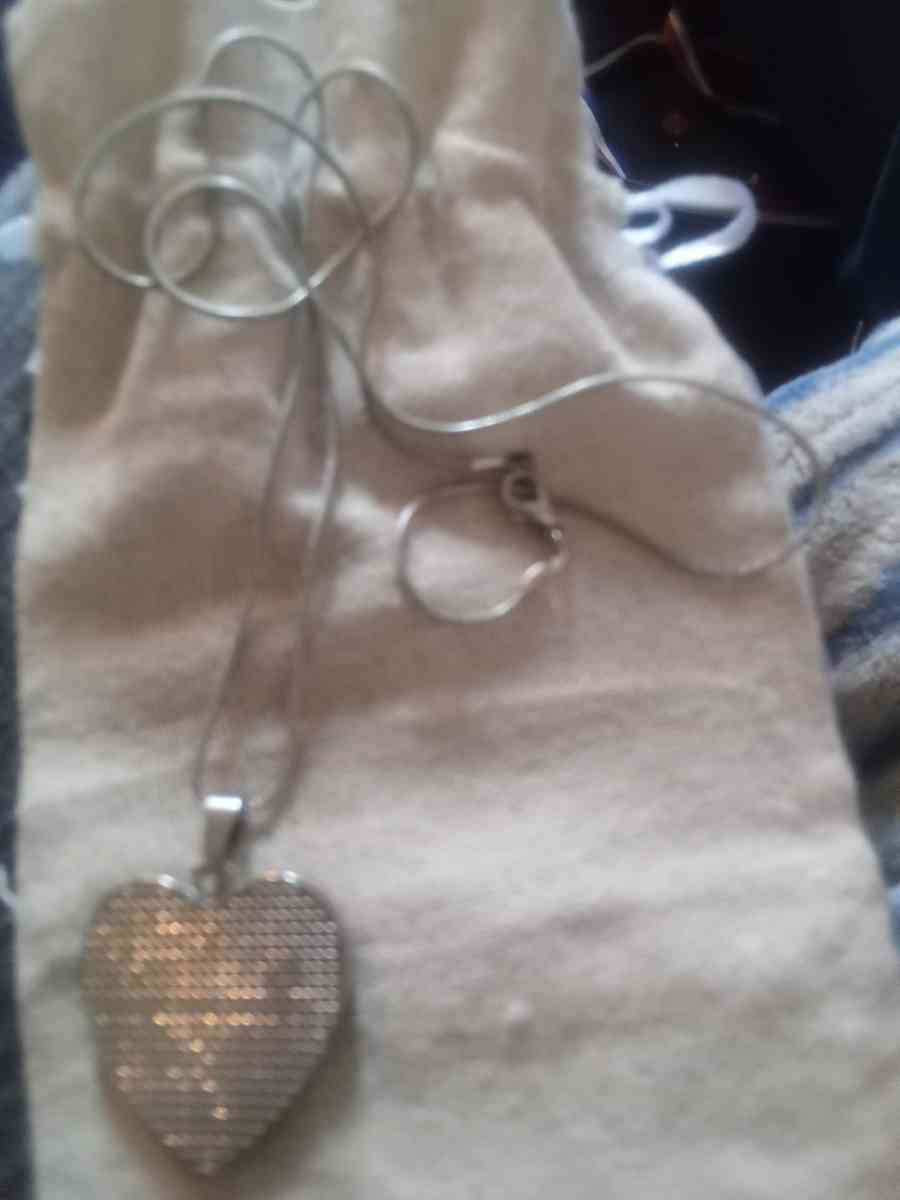 Female necklace - Ontario, New York