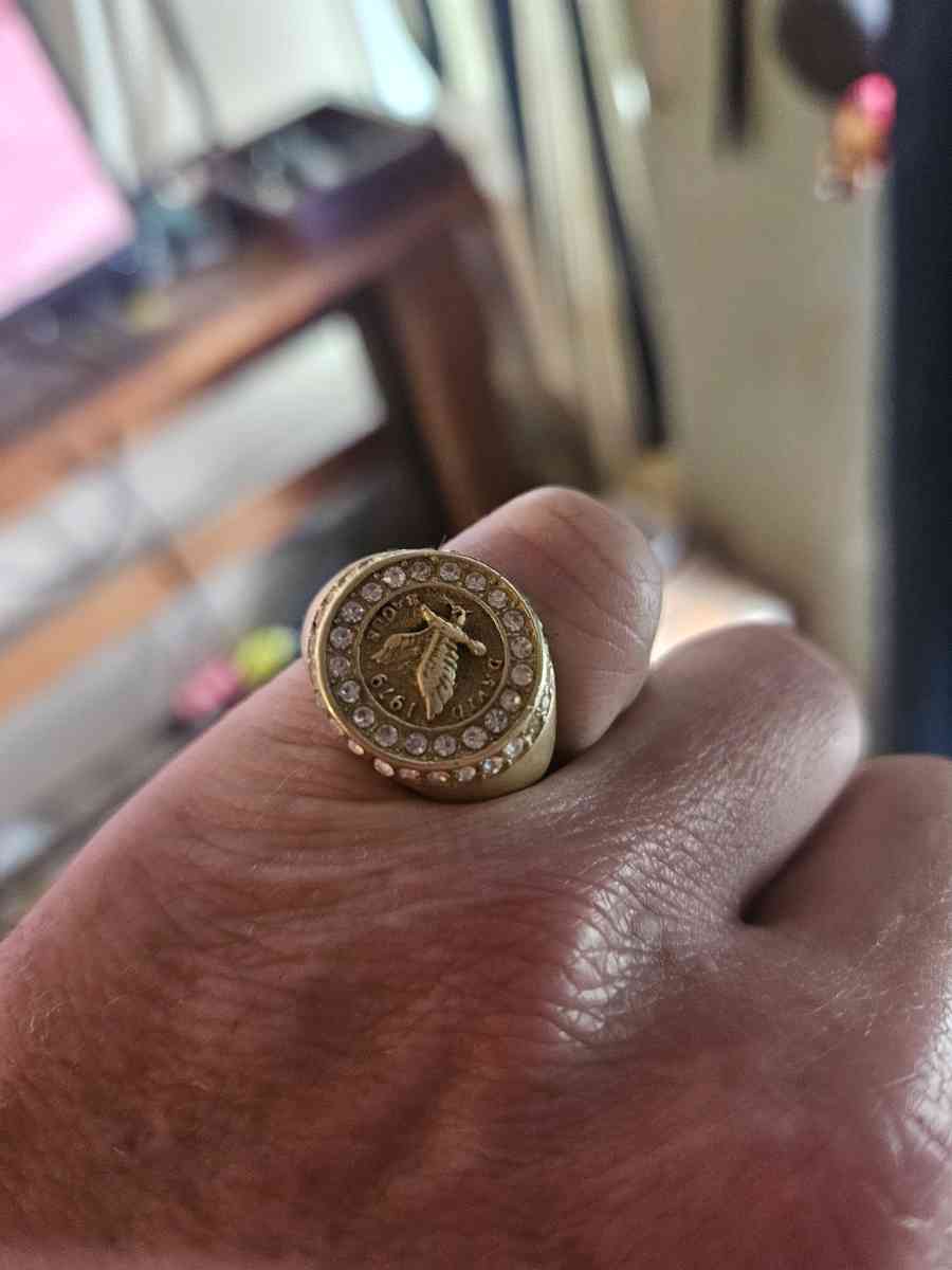 18 k 120ish yr old bicentennial ring 50 diamonds - Abilene, Texas - FleaMarketBay
