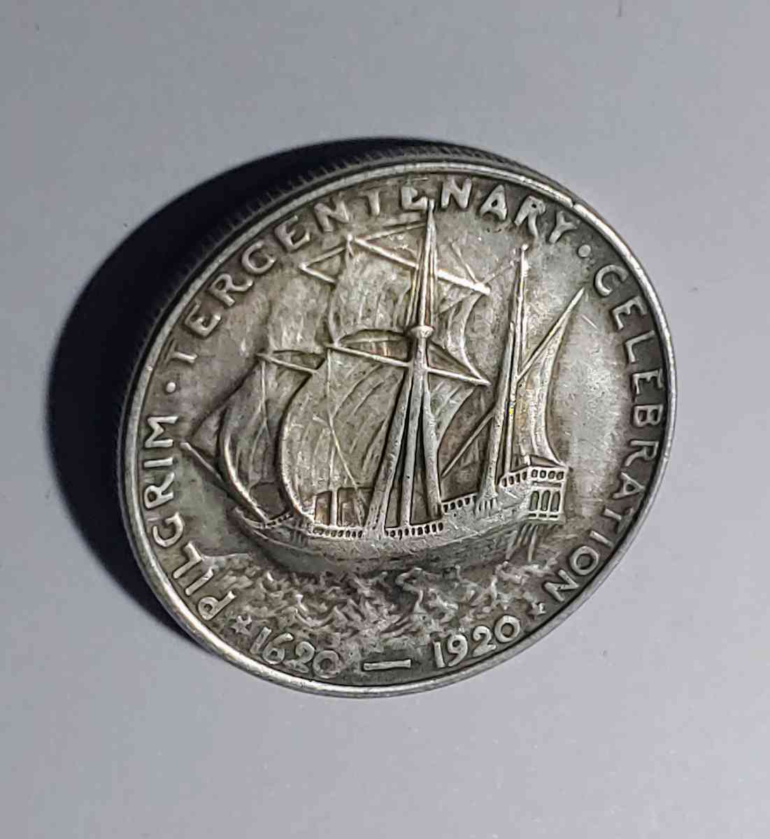 1920 US PILGRIMS HALF SILVER DOLLAR - Brooklyn, New York - FleaMarketBay