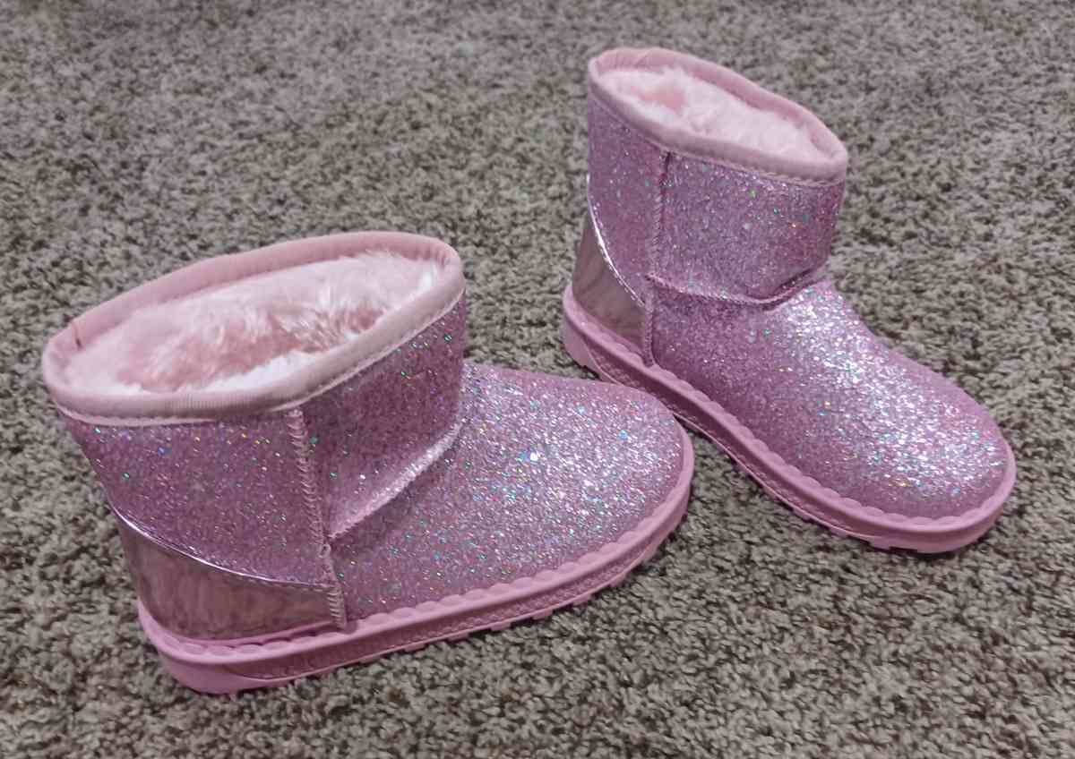 BRAND NEW SUPER ADORABLE GIRLS GLITZY BOOTS - Cedar Falls, Iowa - FleaMarketBay