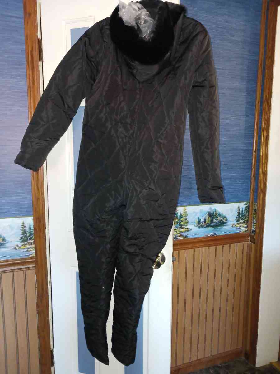 Womens Snowsuit - Middleburg, Pennsylvania - FleaMarketBay