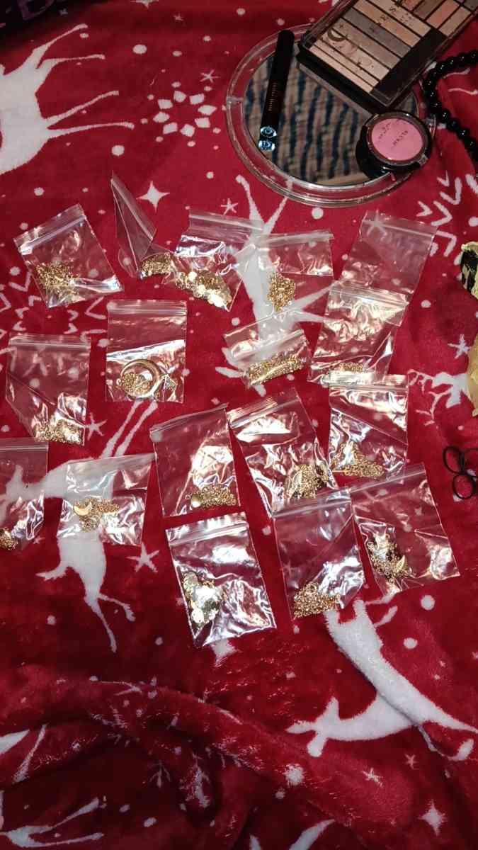 Necklaces rings bracelets belly laces - Hopkinsville, Kentucky - FleaMarketBay