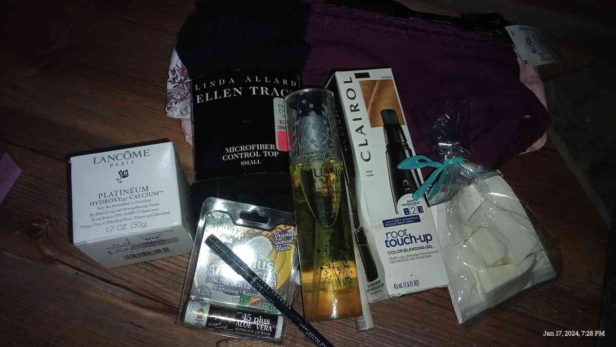 beauty valentines day baskets - Cottageville, South Carolina - FleaMarketBay