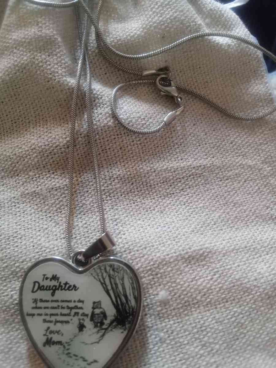 Female necklace - Ontario, New York - FleaMarketBay