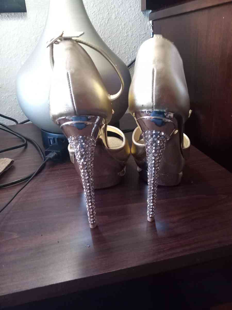 pumps - Gastonia, North Carolina - FleaMarketBay