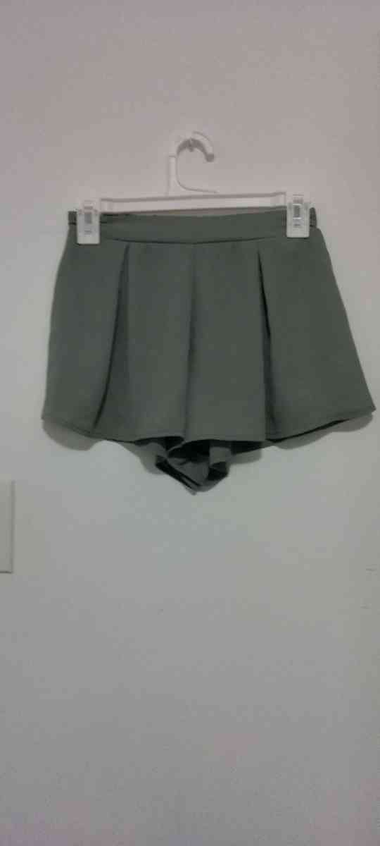 Loose Fitting High Waist Shorts - Los Angeles, California