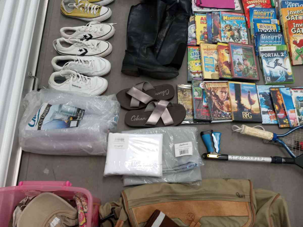 various - Adelanto, California - FleaMarketBay