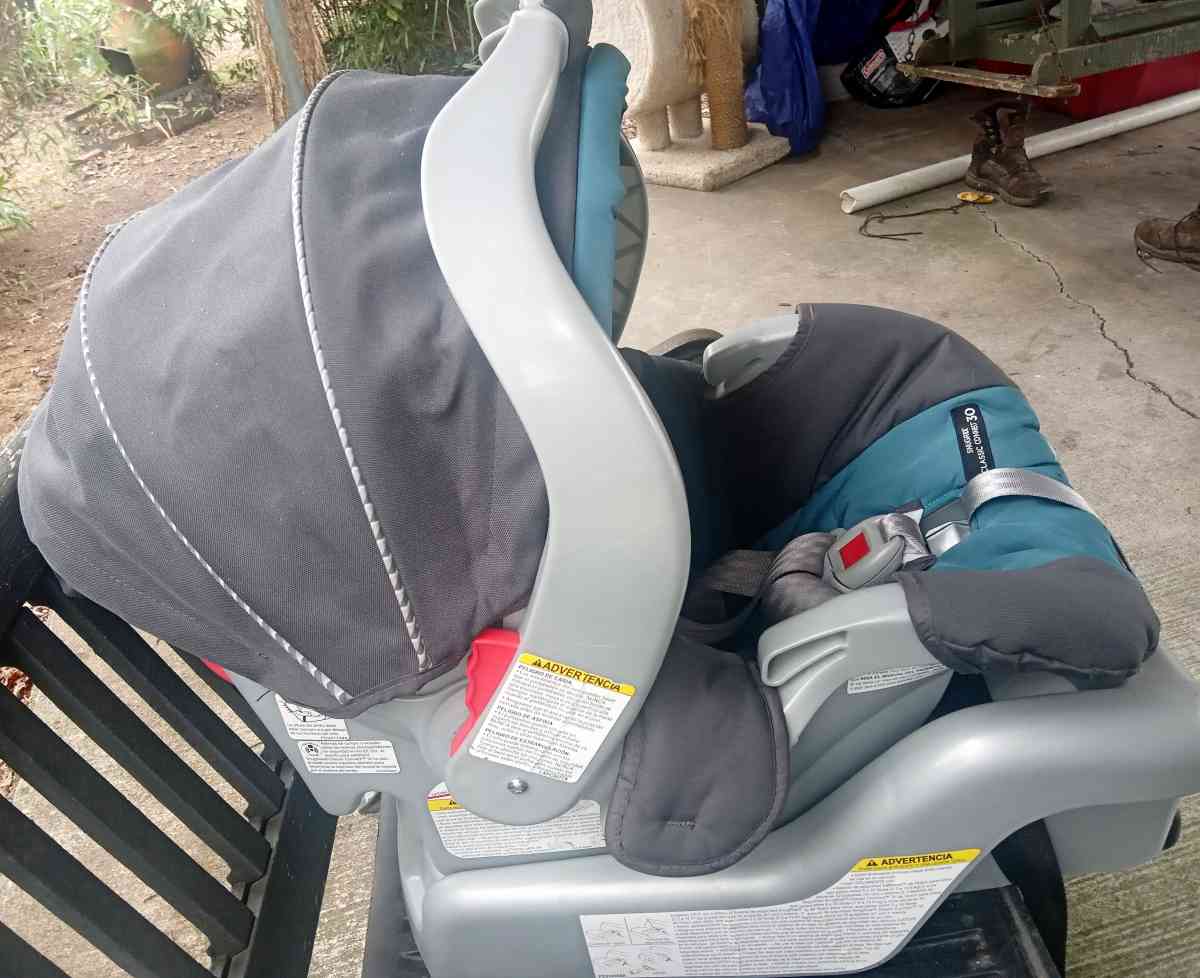 GRACO CAR SEAT AND BASE - Cleveland, Tennessee - FleaMarketBay