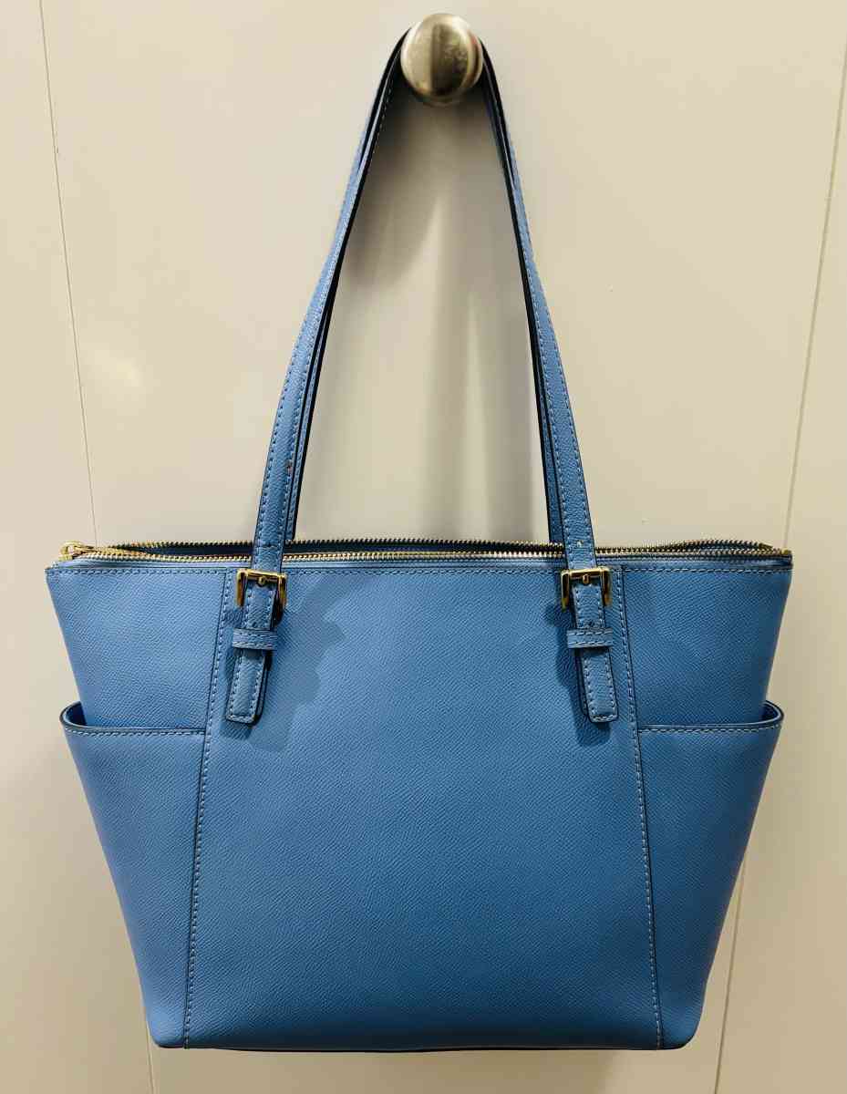 LIKE NEW MICHAEL KORS HANDBAG - Evansdale, Iowa - FleaMarketBay