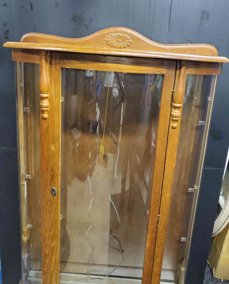 Lighted Curio Cabinet With 3 Shelves  No key - Rock Island, Tennessee - FleaMarketBay