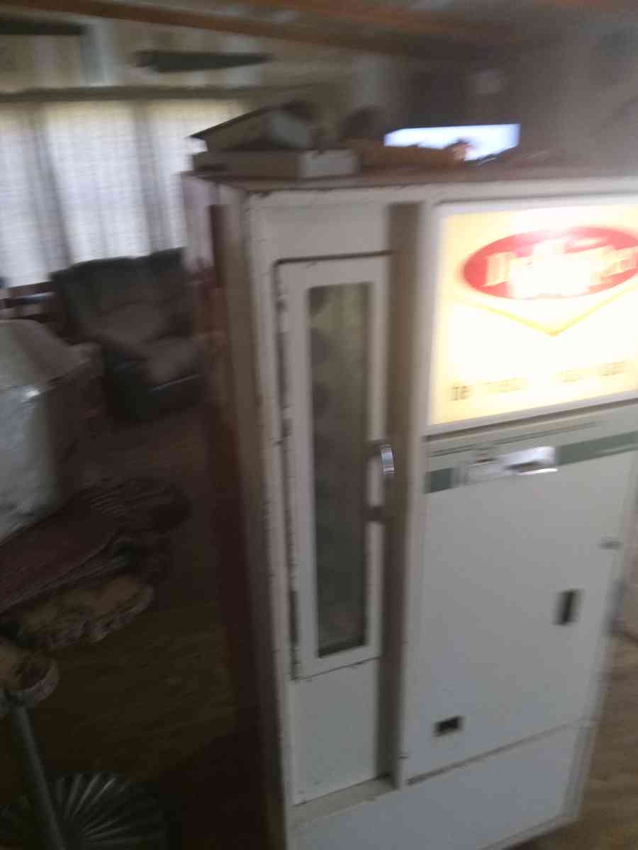 1960 Dr pepper soda machine - San Antonio, Texas - FleaMarketBay