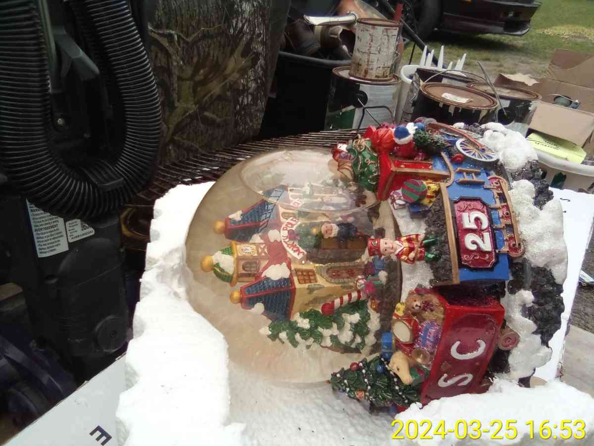 Christmas globe - Metter, Georgia