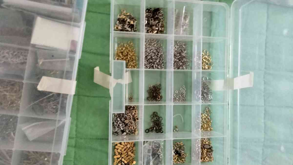 lots of gems and stones to make jewelry - Catasauqua, Pennsylvania - FleaMarketBay